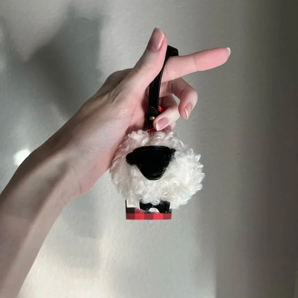 Woolrich X Target Sheep Bag Charm NWT - Picture 5 of 8
